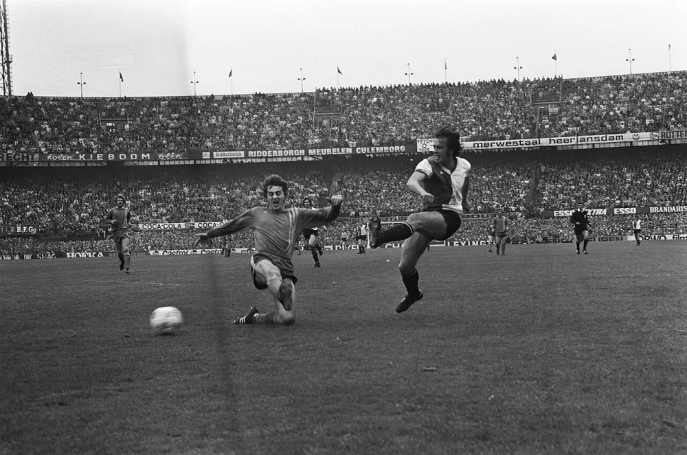 Feyenoord tegen FC Twente 3-2, (Feyenoord kampioen), Kessel scoort Feyenoord doelpunt (1e). Foto: Rob Mieremet / Anefo, Nationaal Archief (CC0).