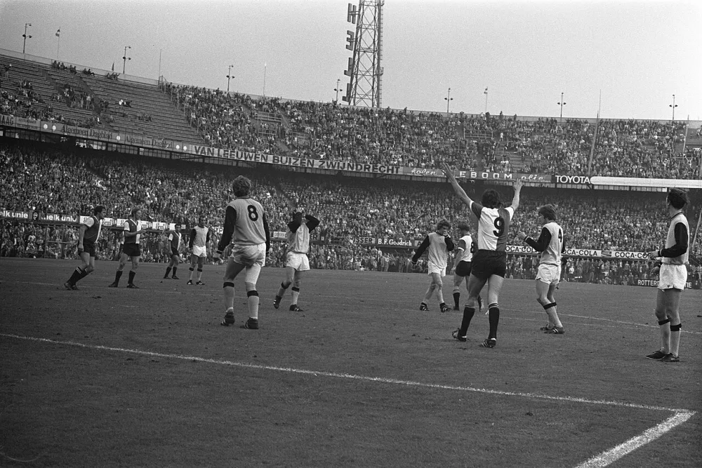 Feyenoord tegen Vitesse 4-0. Goal van Feyenoord. Foto: Bert Verhoeff / Anefo, Nationaal Archief (CC0).