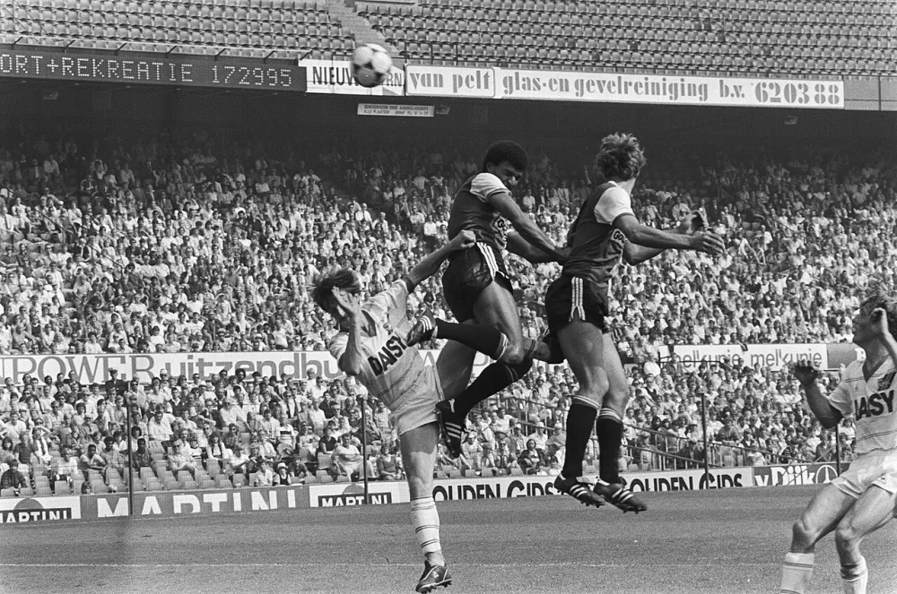 Feijenoord tegen NEC 1-0; Ruud Gullit in aktie. Foto: Marcel Antonisse / Anefo, Nationaal Archief (CC0).