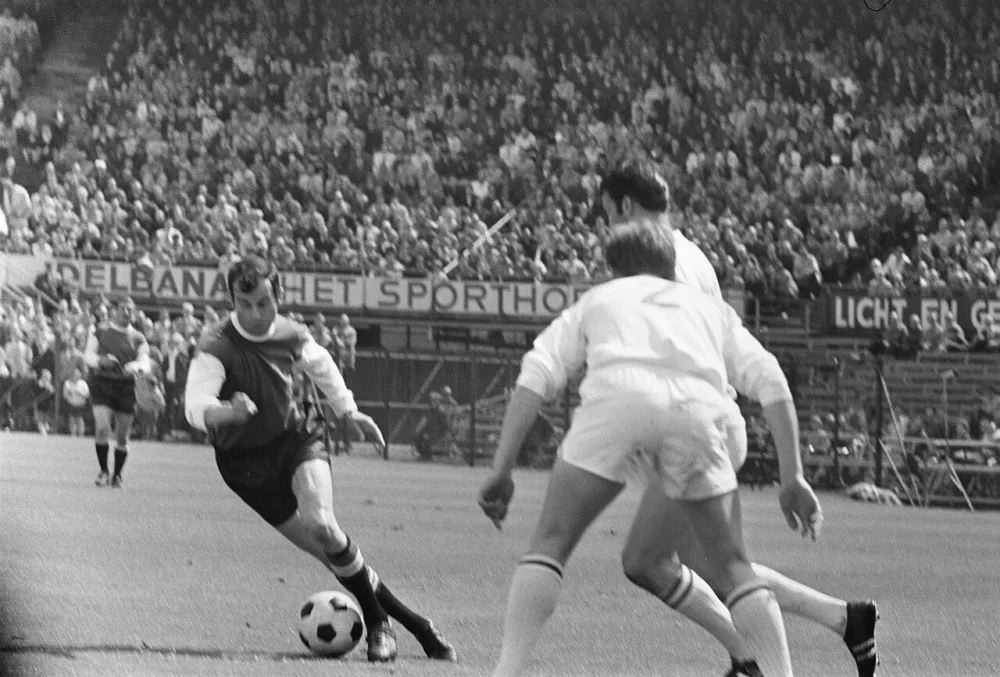 Feijenoord tegen Telstar 4-1. Coen Moulijn in actie. Foto: Eric Koch / Anefo, Nationaal Archief (CC0).