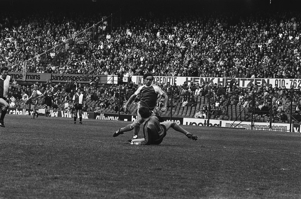 Feyenoord tegen AZ67 1-5, AZ-kampioen, spelmoment. Foto: Rob C. Croes / Anefo, Nationaal Archief (CC0).
