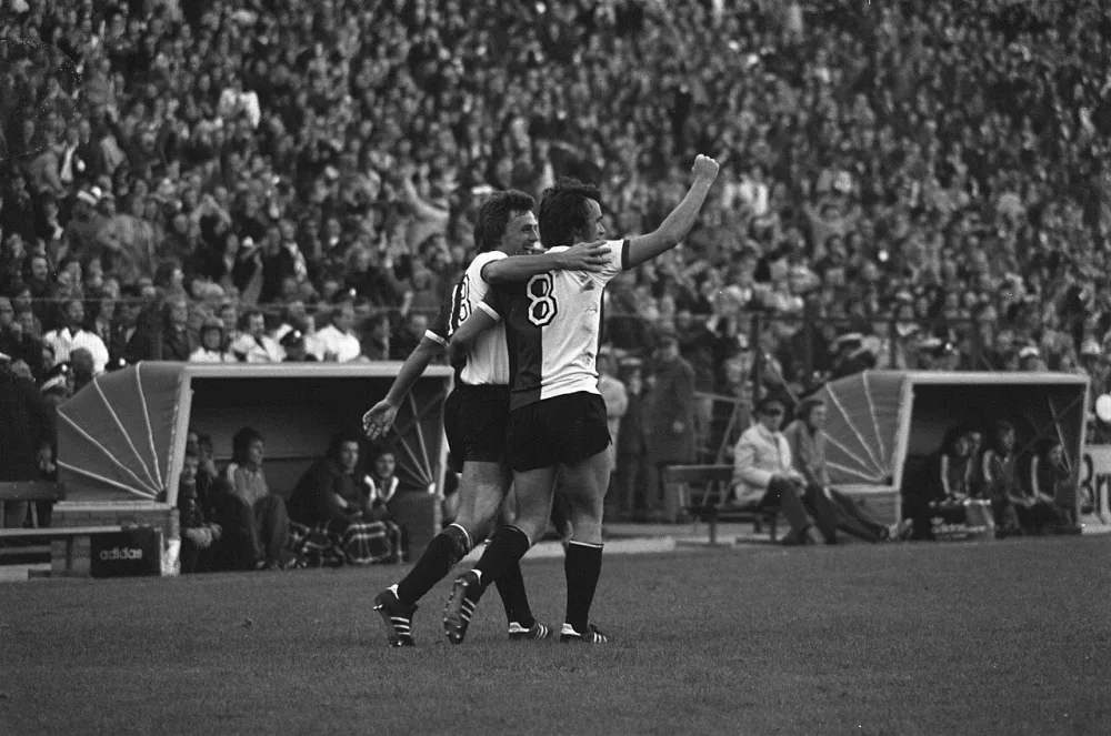 Feyenoord tegen Ajax 2-1, doelpunt van Ressel. Foto: Rob Mieremet / Anefo, Nationaal Archief (CC0).