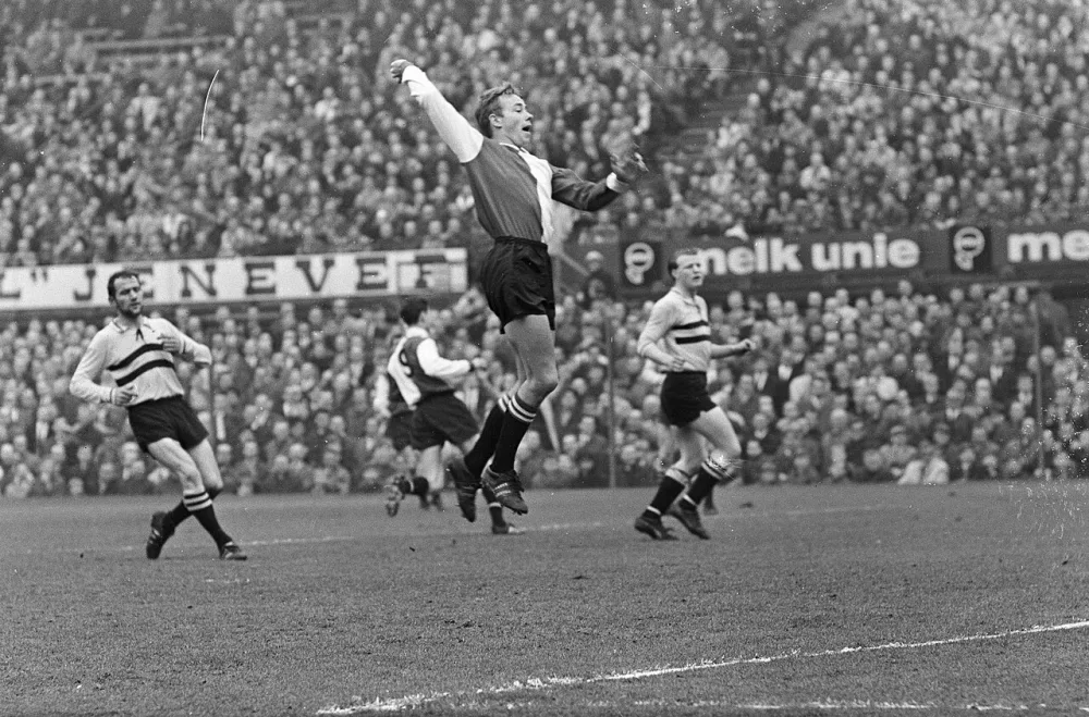 Feyenoord tegen DOS, Kinvall heeft eerste doelpunt voor Feyenoord gemaakt. Foto: Ben Merk / Anefo, Nationaal Archief (CC0).