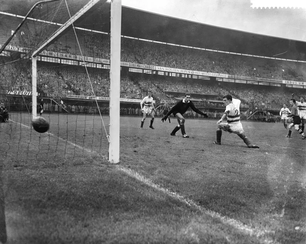 Feyenoord tegen Fortuna 6-0. Foto: Herbert Behrens / Anefo, Nationaal Archief (CC0).