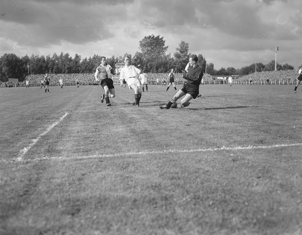 Voetbal. ADO tegen Feijenoord. Foto: J.D. Noske / Anefo, Nationaal Archief (CC0).