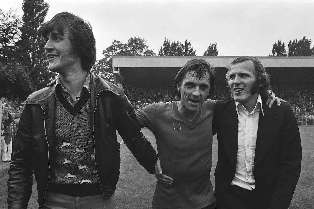 PSV tegen Feyenoord 4-1, 16, diverse omhelsingen. Foto: Rob Mieremet / Anefo, Nationaal Archief (CC0).