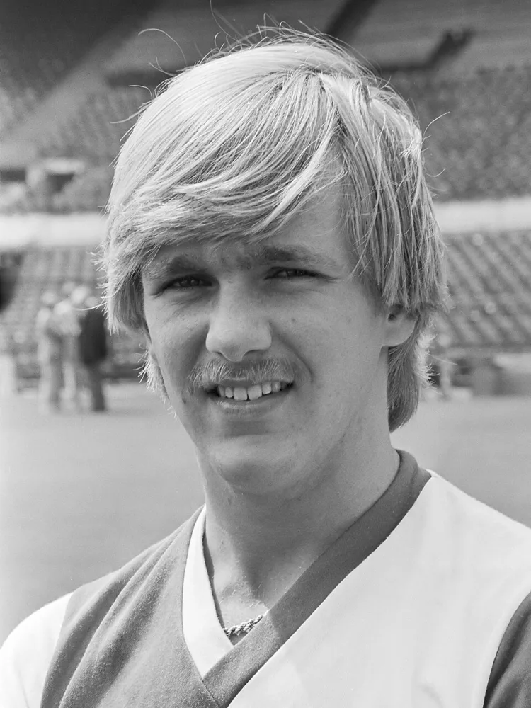 Mike Snoei, 1982. Foto: Hans van Dijk / Anefo, Nationaal Archief (CC BY-SA 3.0 nl).