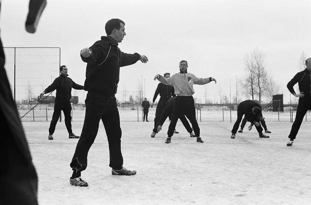 Feijenoord naar Zuid-Frankrijk vertrokken, training elftal [o.a. Pieters Graafland, Moulijn, Kraay]. Foto: Eric Koch / Anefo, Nationaal Archief (CC0).