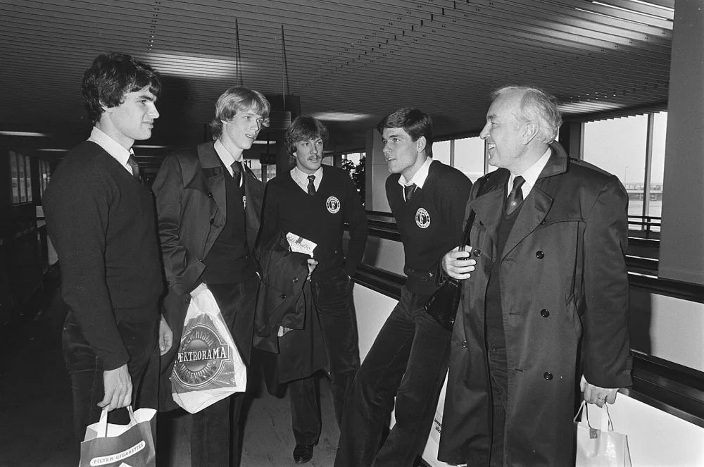 Vertrek Feyenoord naar Bulgarije voor Europa-cup wedstrijd tegen Slavia Sofia , a.s. woensdag. Foto: Marcel Antonisse / Anefo, Nationaal Archief (CC0).