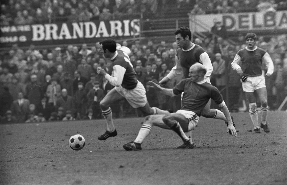 Feyenoord tegen ADO 0-0. Vlnr. Moulijn, Theo van Burch (ADO), Hasil. Foto: Eric Koch / Anefo, Nationaal Archief (CC0).