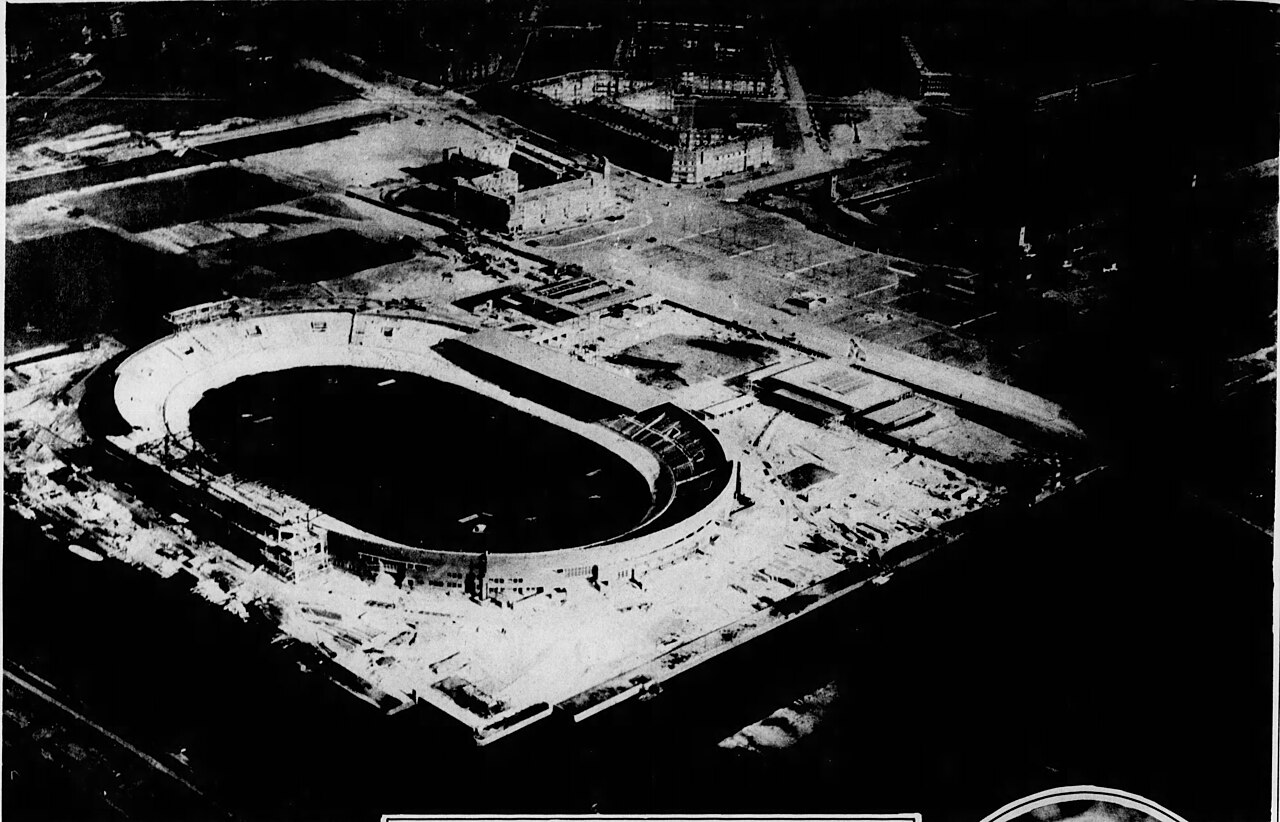 Luchtfoto van het Olympisch Stadion in Amsterdam, kort voor de Olympische Spelen van 1928.
