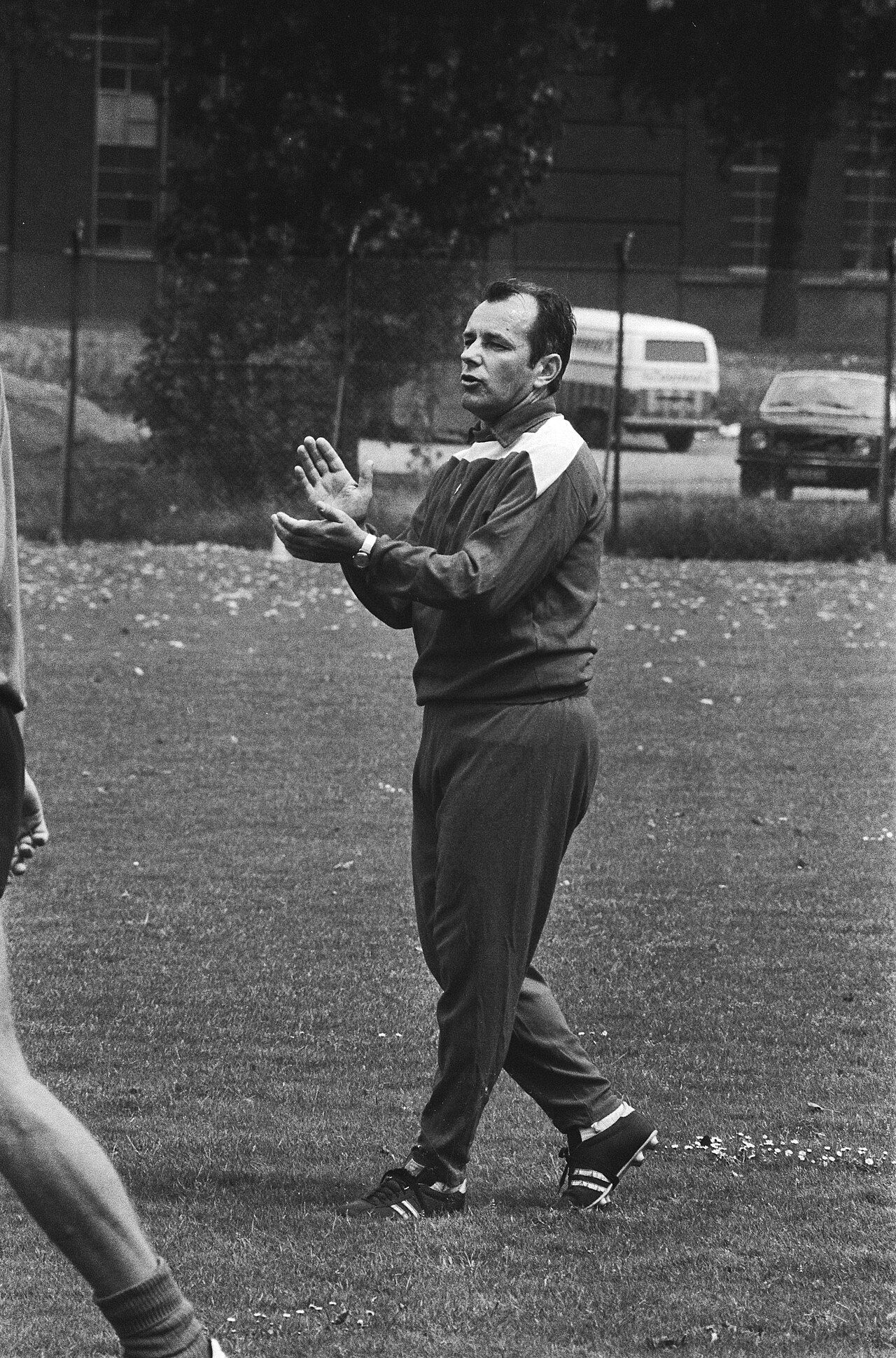 Vujadin Boškov leidt zijn eerste training, 12 juli 1976. Foto: Hans Peters / Anefo, Nationaal Archief (CC0)